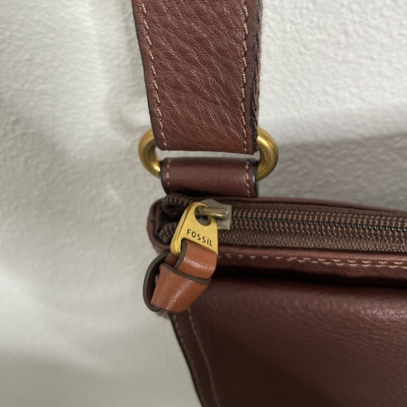 Fossil Morgan Traveler Brown Pebbled Leather Crossbody Purse - Picture 3 of 11